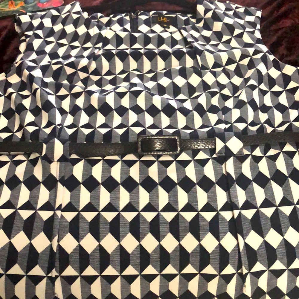 Dress - Picture 5 of 5